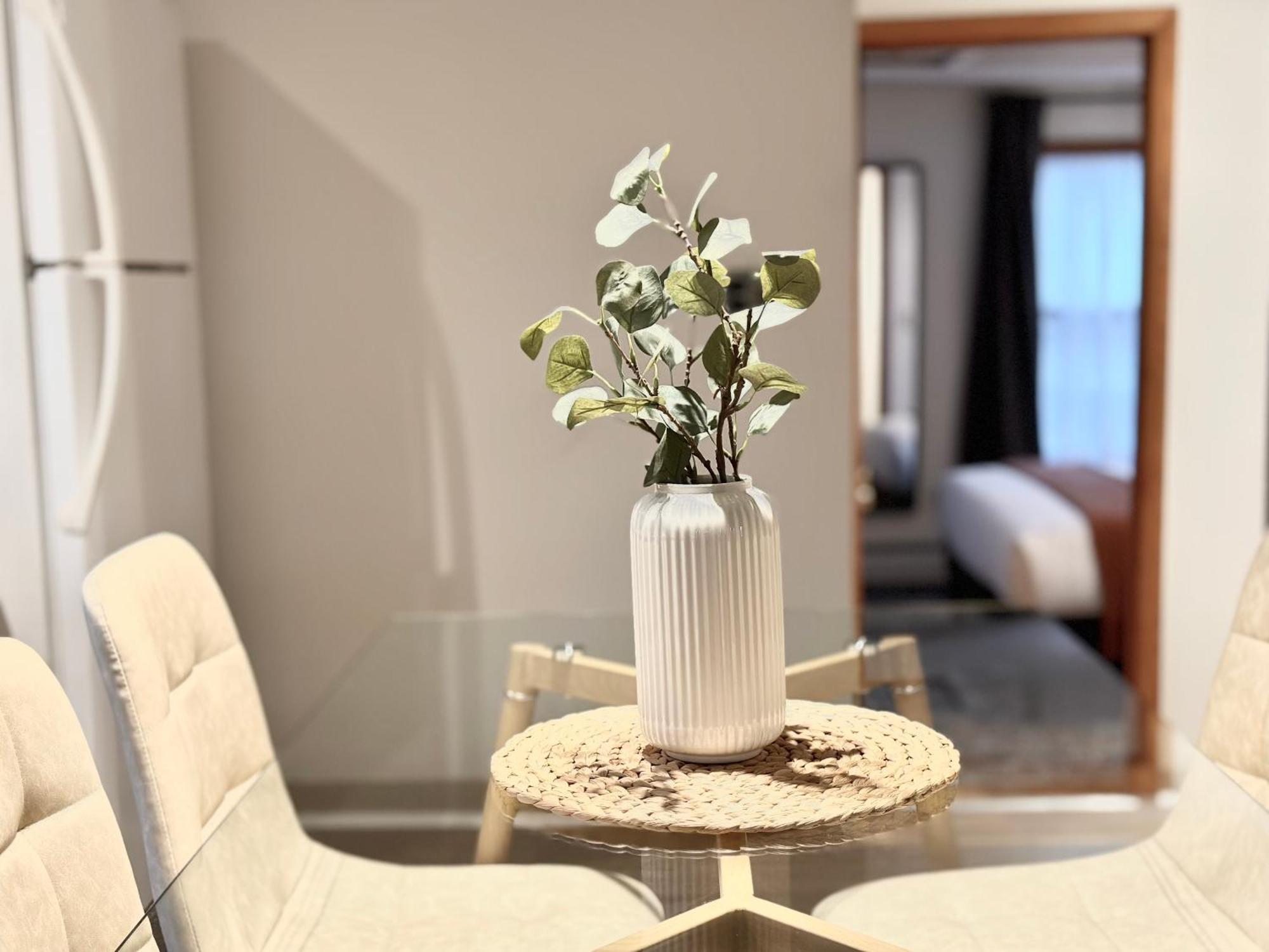 Ao Destinations - Wooster Street In Little Italy New Haven Apartment Room photo